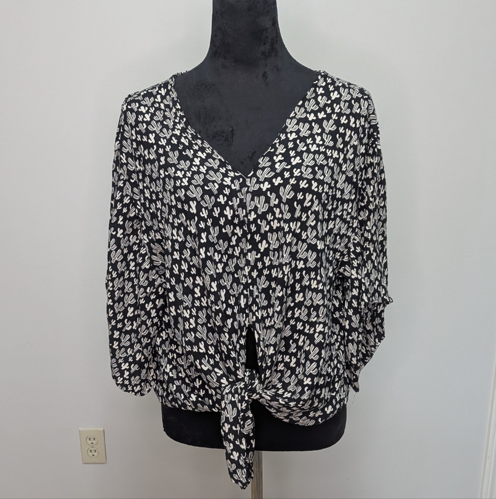 Nostalgia Cactus Black N White Tie Front Crop Top Sz XL Unique, Lightweight